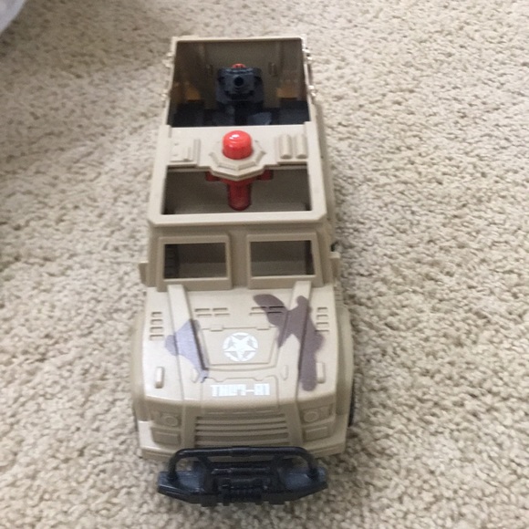 army men and army trucks - Picture 4 of 9